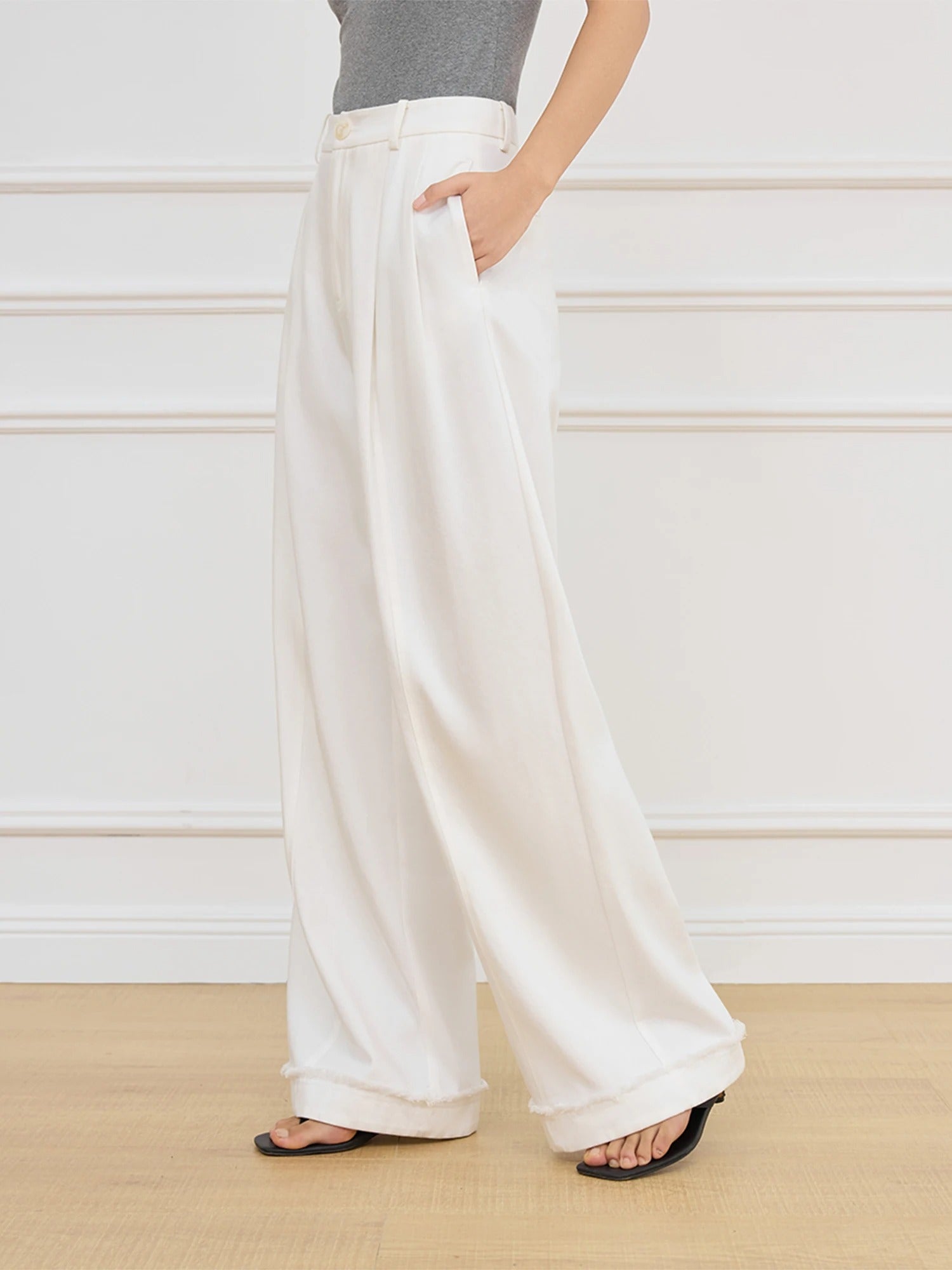 Noelle – Pleated Wide-Leg Trousers