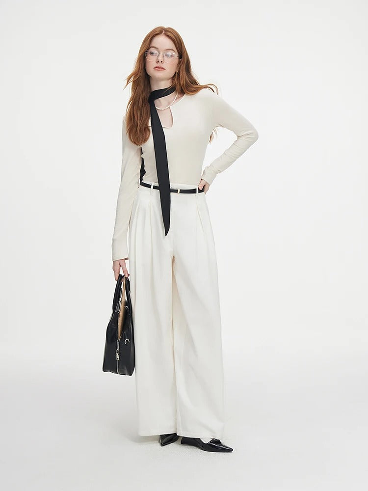 Claire – Slim V-Neck Knit Top