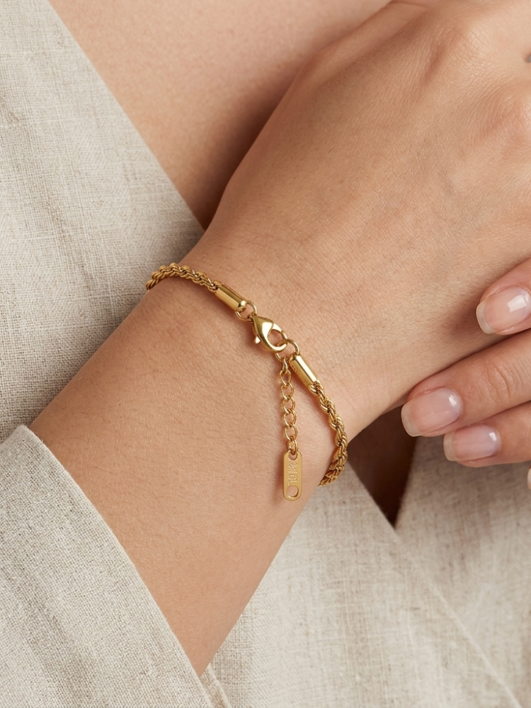 Wren – Gold Herringbone Chain Bracelet